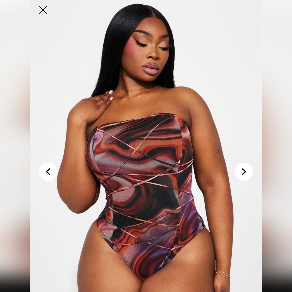 Fashion Nova Strapless Marble Print Bodysuit in Red, Black & Purple
